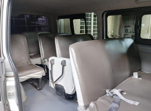 MINI BUS CE 7897 RB (pour une location au sud du Bénin)