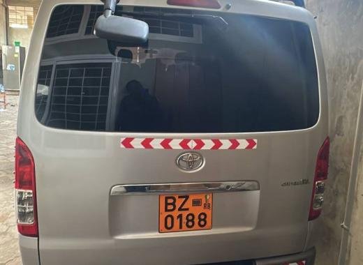 MINI BUS BZ 0188 RB (pour une location au sud du Bénin)