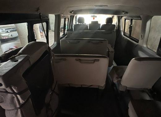 MINI BUS CE 7897 RB (pour une location au sud du Bénin)