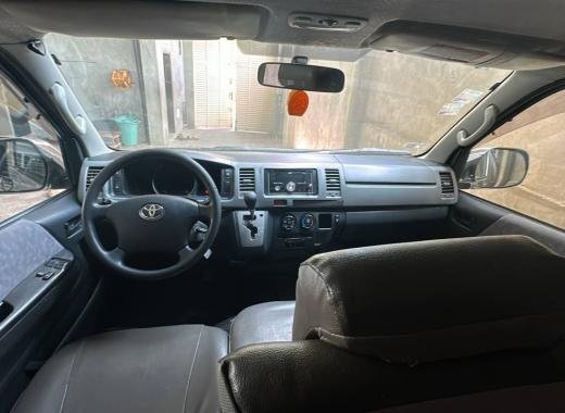 MINI BUS CE 7897 RB (pour une location au sud du Bénin)