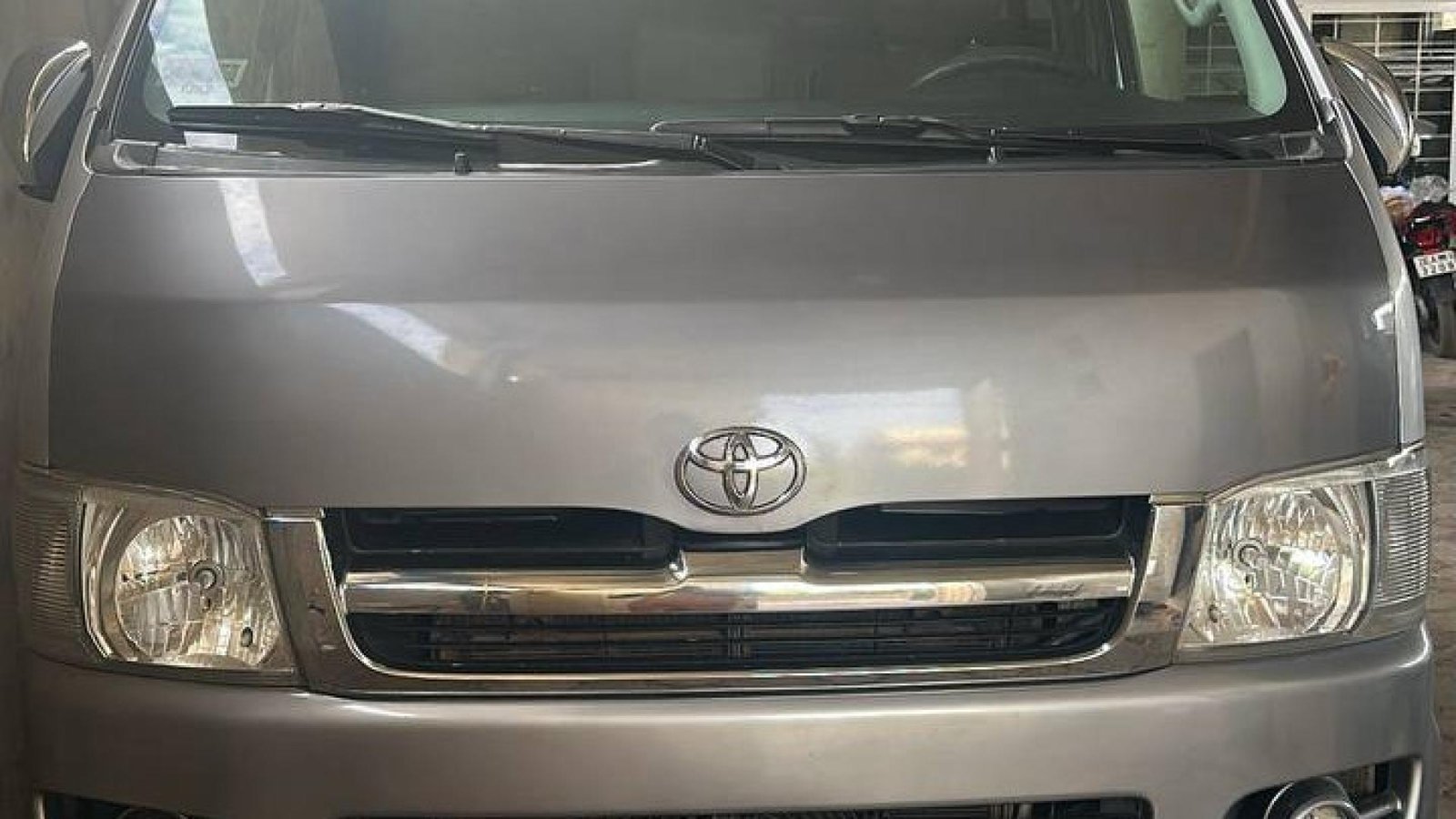 MINI BUS BZ 0188 RB (pour une location au sud du Bénin)