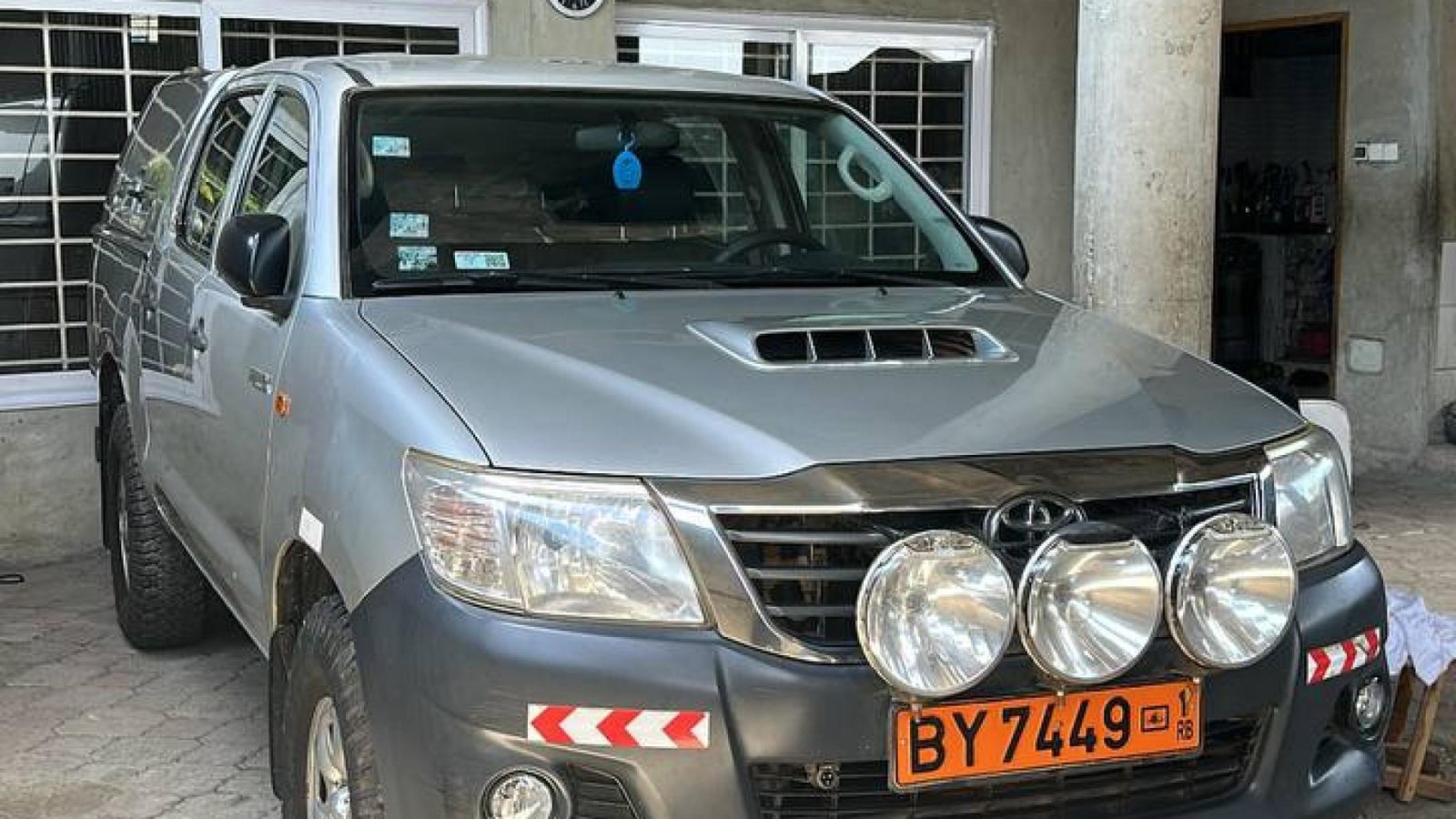 PICK-UP BY 7449 RB HILLUX (pour une location au nord du Bénin)