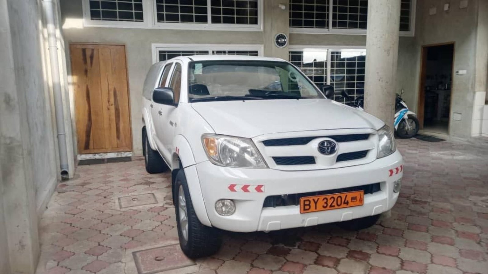 PICK-UP BY 3204 RB HILLUX (pour une location au nord du Bénin)